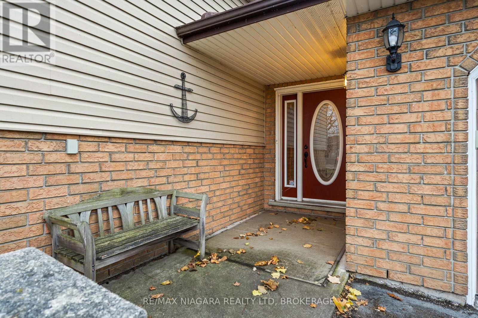 272 Steele Street, Port Colborne, Ontario  L3K 4X8 - Photo 3 - X12647656
