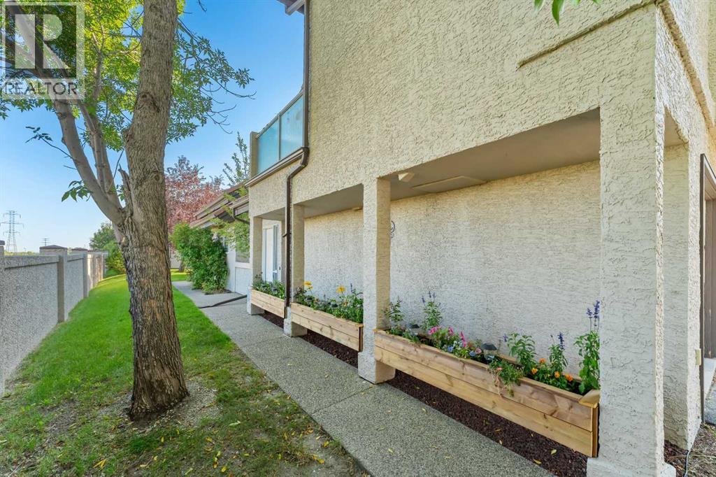 606, 1997 Sirocco Drive Sw, Calgary, Alberta  T3H 3E6 - Photo 2 - A2275164