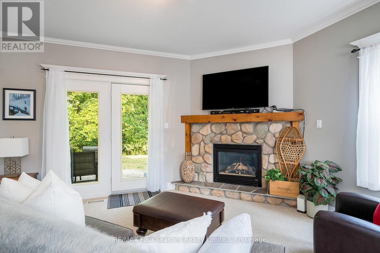 114 - 184 Snowbridge Way, Blue Mountains, Ontario  L9Y 0V1 - Photo 9 - X12647642