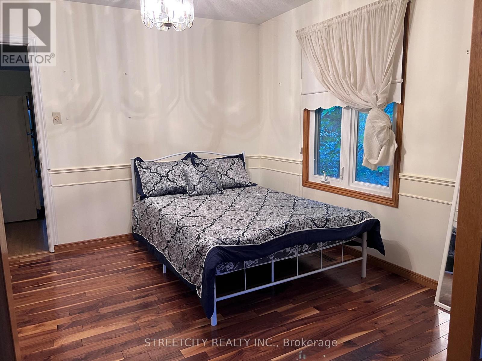 37 Jennifer Road, London North, Ontario  N5X 3L5 - Photo 13 - X12446333