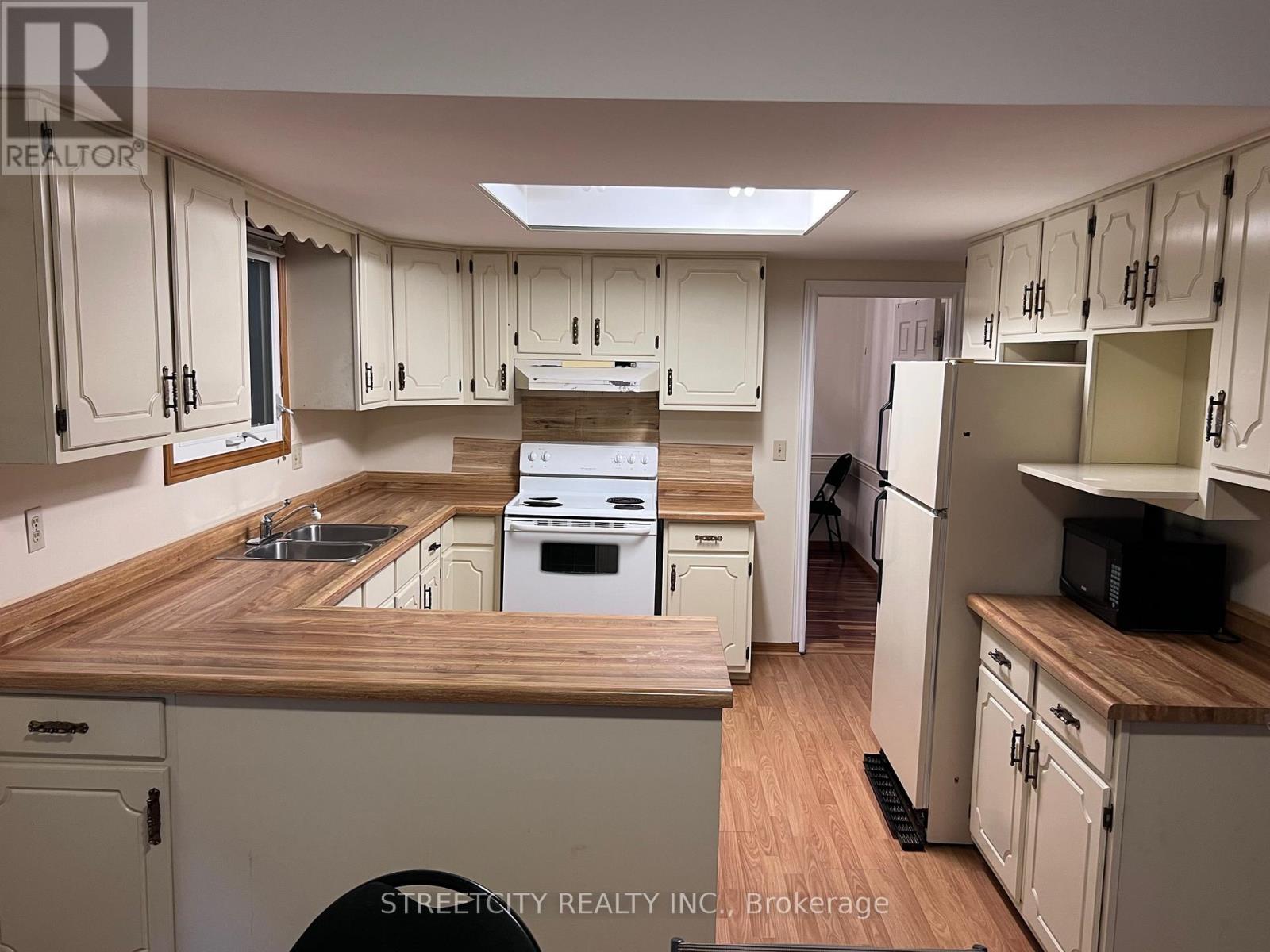 37 Jennifer Road, London North, Ontario  N5X 3L5 - Photo 7 - X12446333