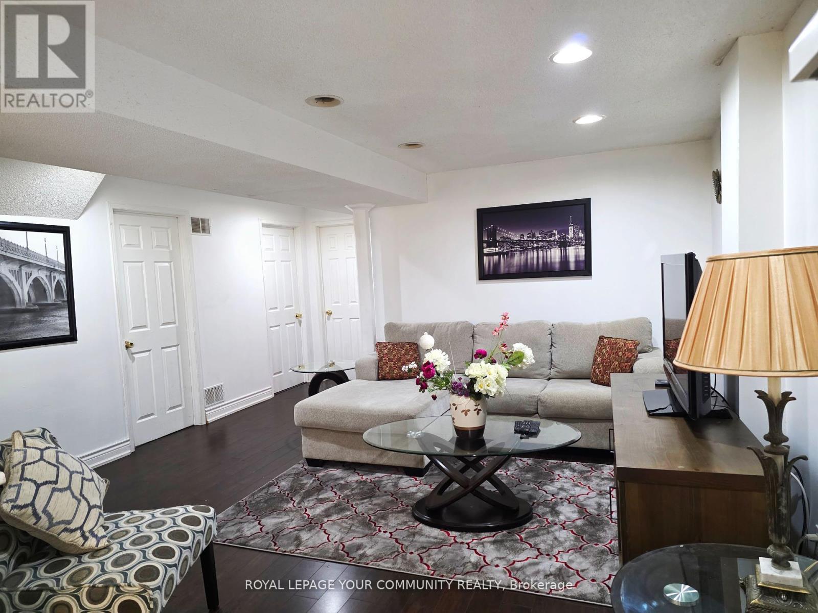 167 Berwick Crescent W, Richmond Hill, Ontario  L4C 0B4 - Photo 2 - N12647652