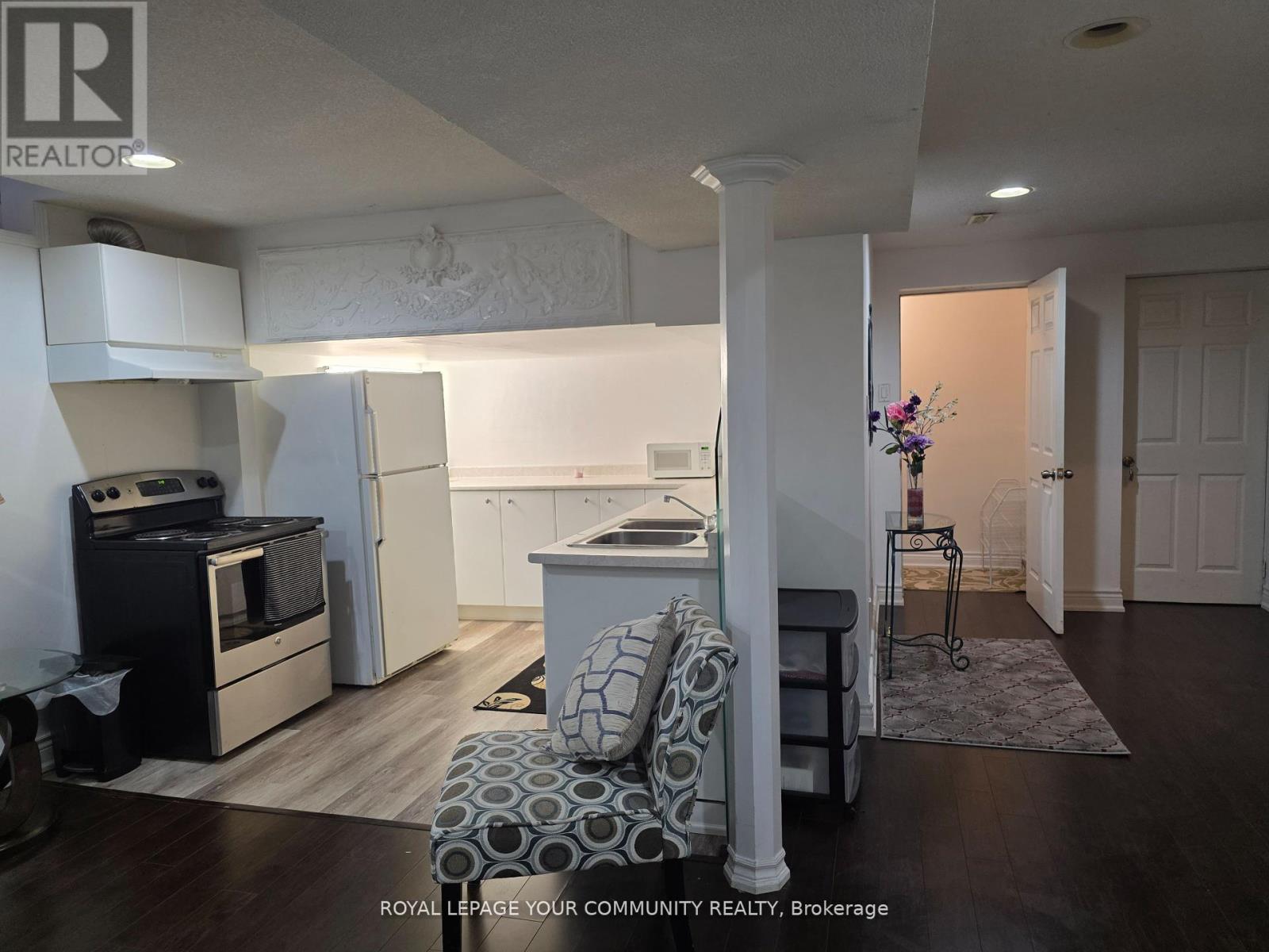 167 Berwick Crescent W, Richmond Hill, Ontario  L4C 0B4 - Photo 4 - N12647652