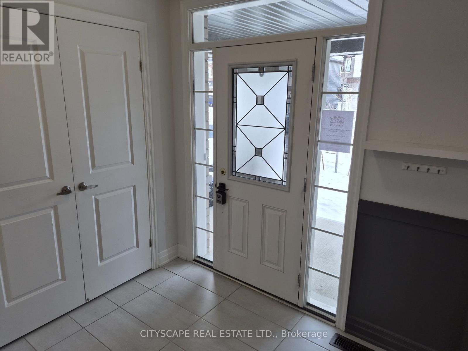 19 Rosanne Circle, Wasaga Beach, Ontario  L9Z 0N4 - Photo 4 - S12647568