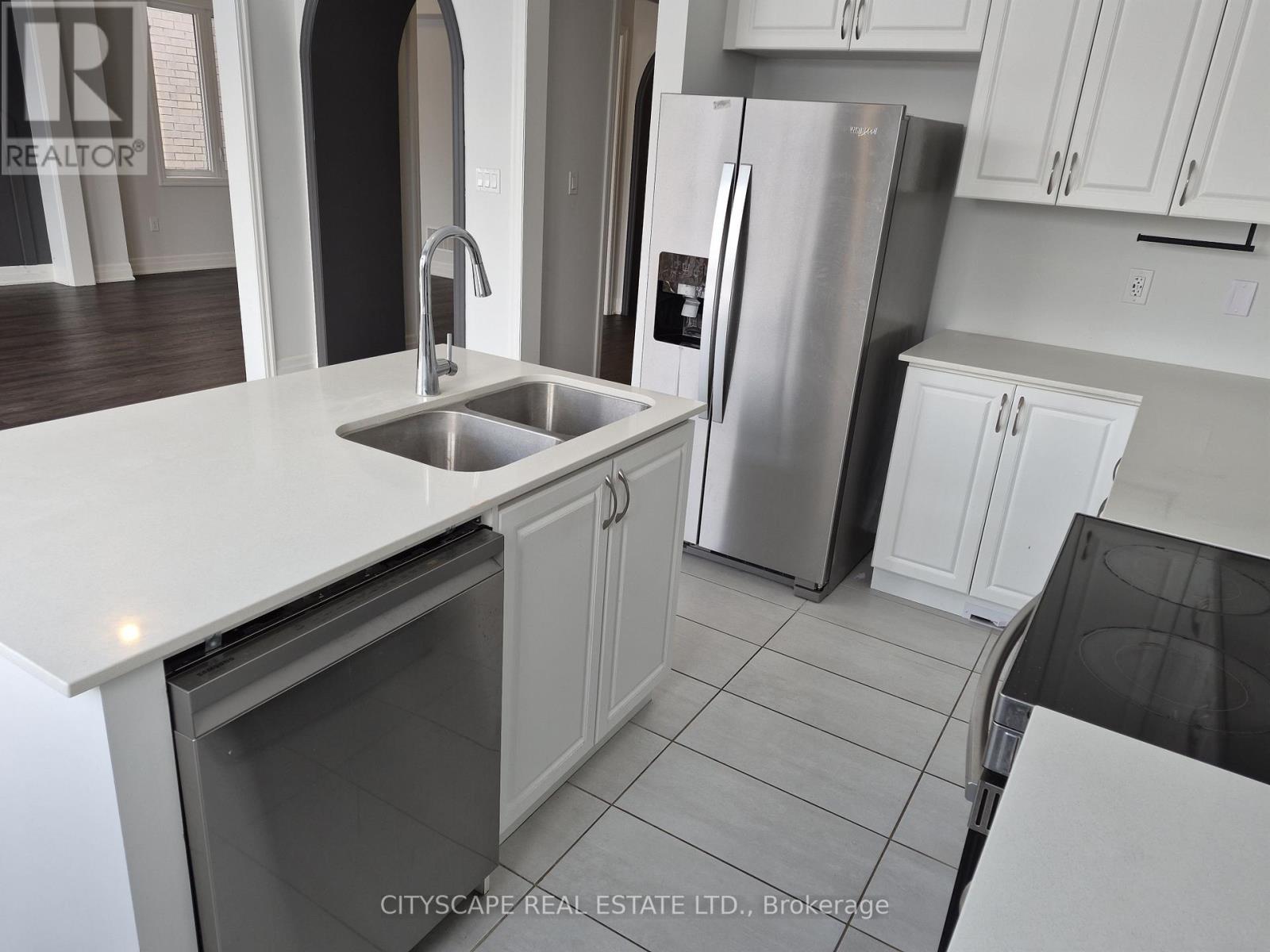 19 Rosanne Circle, Wasaga Beach, Ontario  L9Z 0N4 - Photo 7 - S12647568