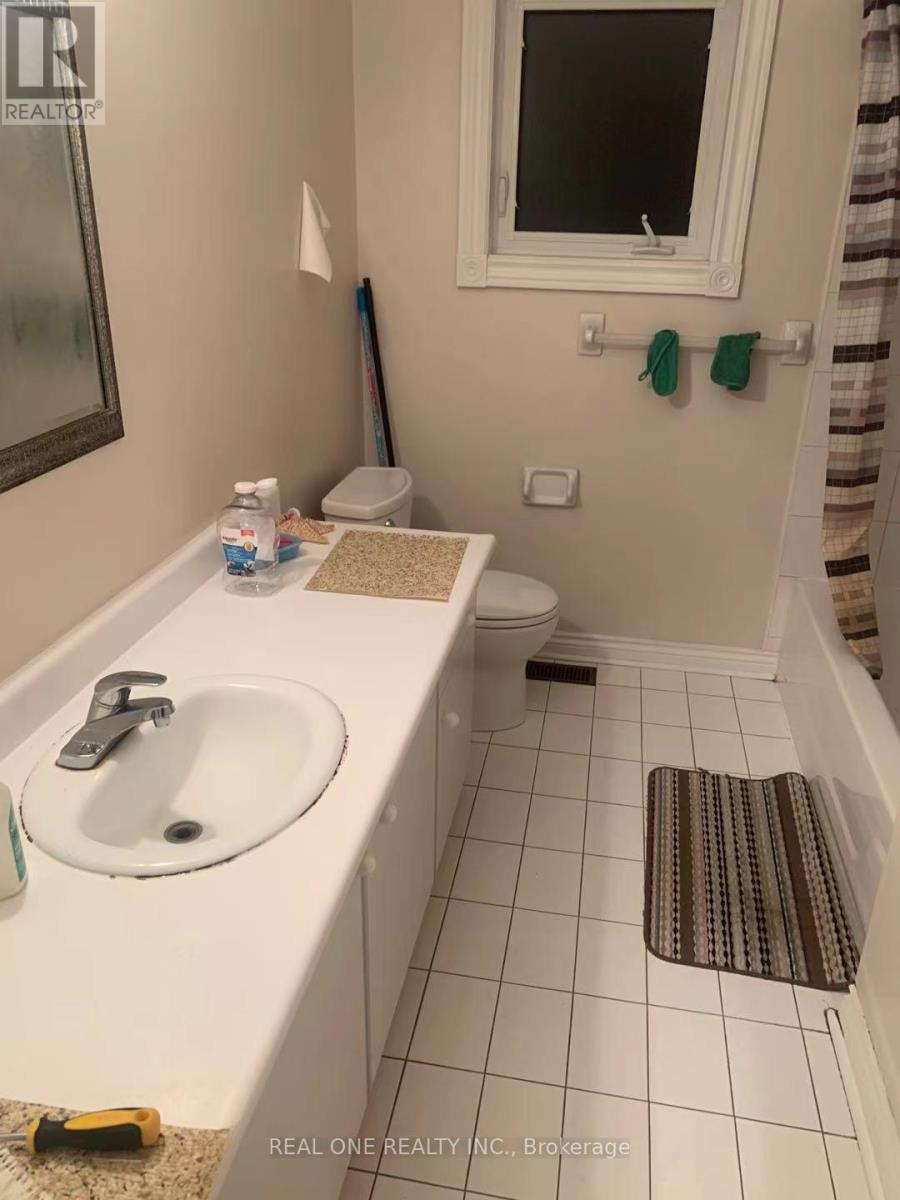 5672 Shillington Drive, Mississauga, Ontario  L5R 3N5 - Photo 4 - W12647576