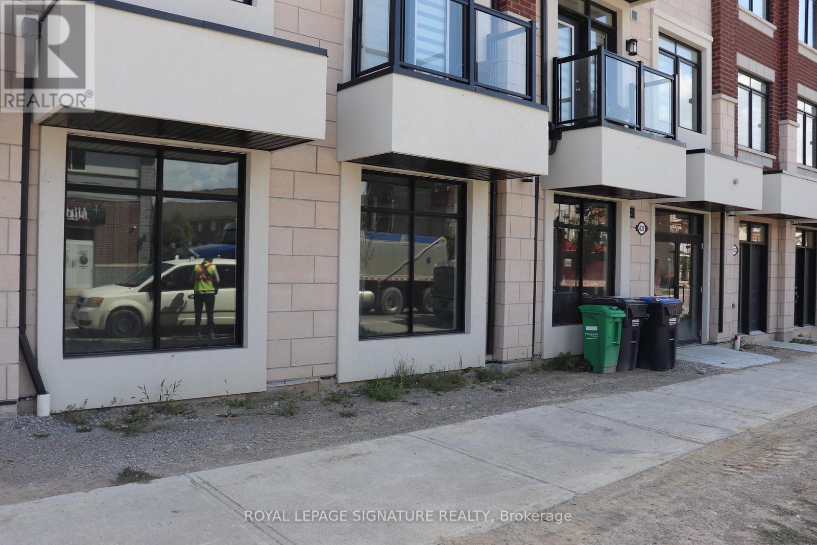 431 Dougall Avenue, Caledon, Ontario  L7C 4L5 - Photo 3 - W12647650