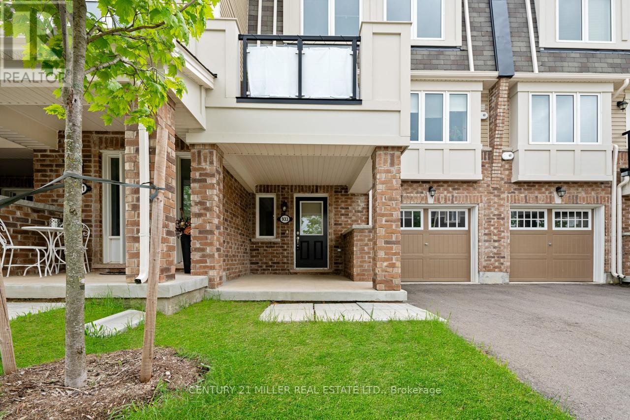 933 Apple Hill Lane, Kitchener, Ontario  N2R 0L7 - Photo 2 - X12647626
