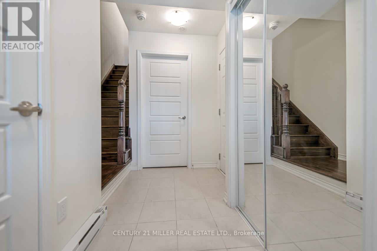 933 Apple Hill Lane, Kitchener, Ontario  N2R 0L7 - Photo 3 - X12647626