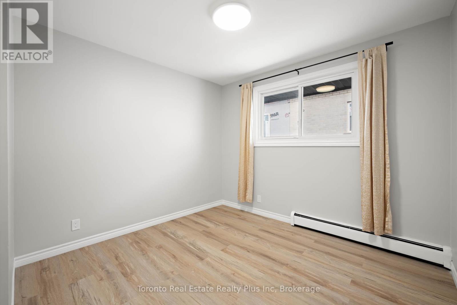 77 Second Avenue, Kitchener, Ontario  N2C 1N4 - Photo 15 - X12647678