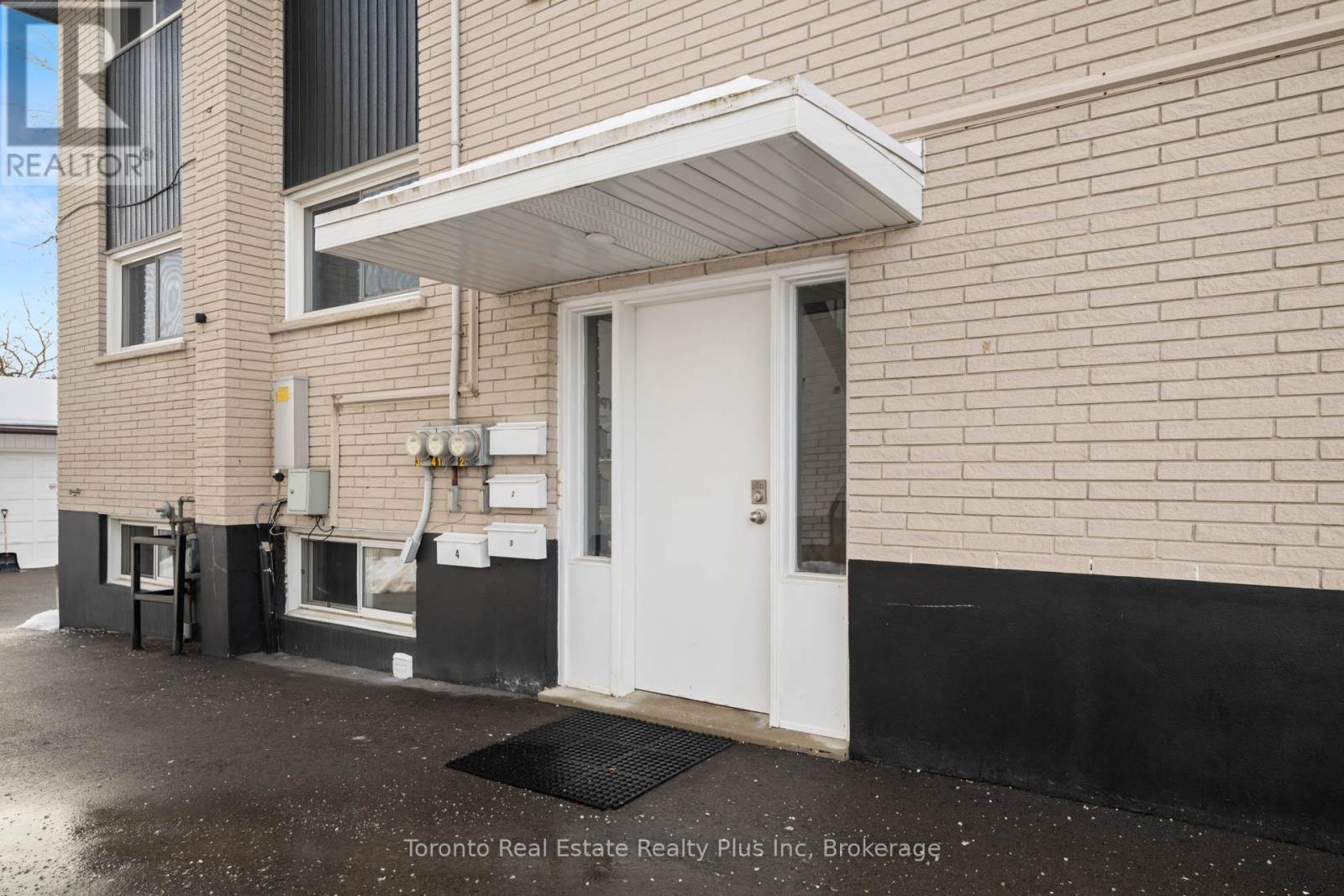 77 Second Avenue, Kitchener, Ontario  N2C 1N4 - Photo 5 - X12647678