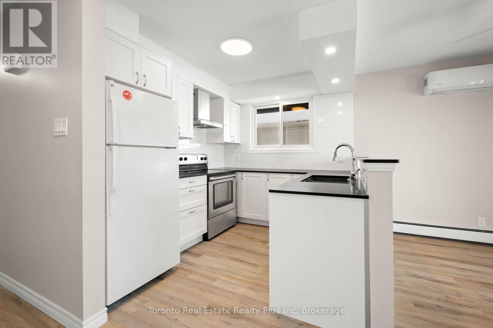 77 Second Avenue, Kitchener, Ontario  N2C 1N4 - Photo 9 - X12647678