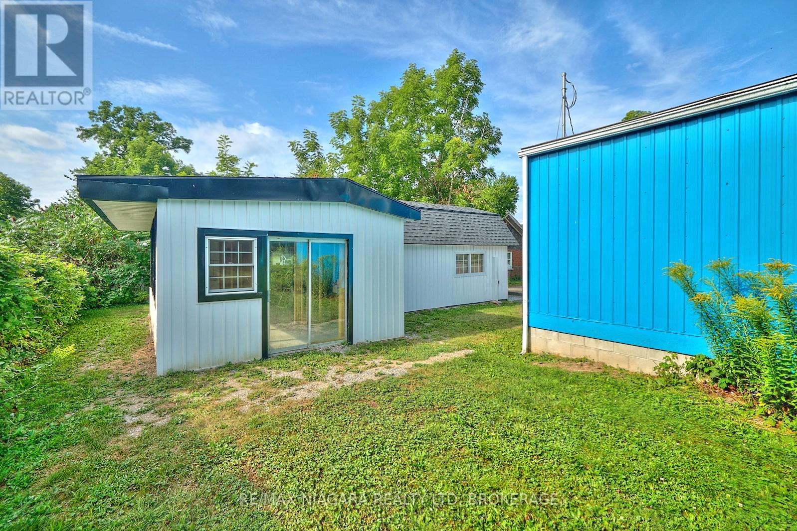 210 Ridgeway Road, Fort Erie (Crystal Beach), Ontario  L0S 1B0 - Photo 12 - X12647696