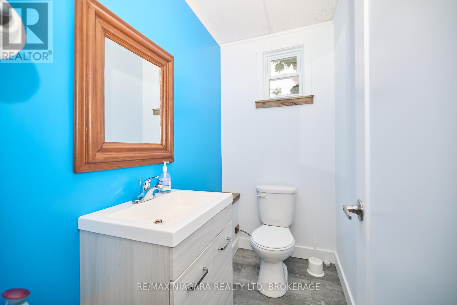 210 Ridgeway Road, Fort Erie (Crystal Beach), Ontario  L0S 1B0 - Photo 7 - X12647696