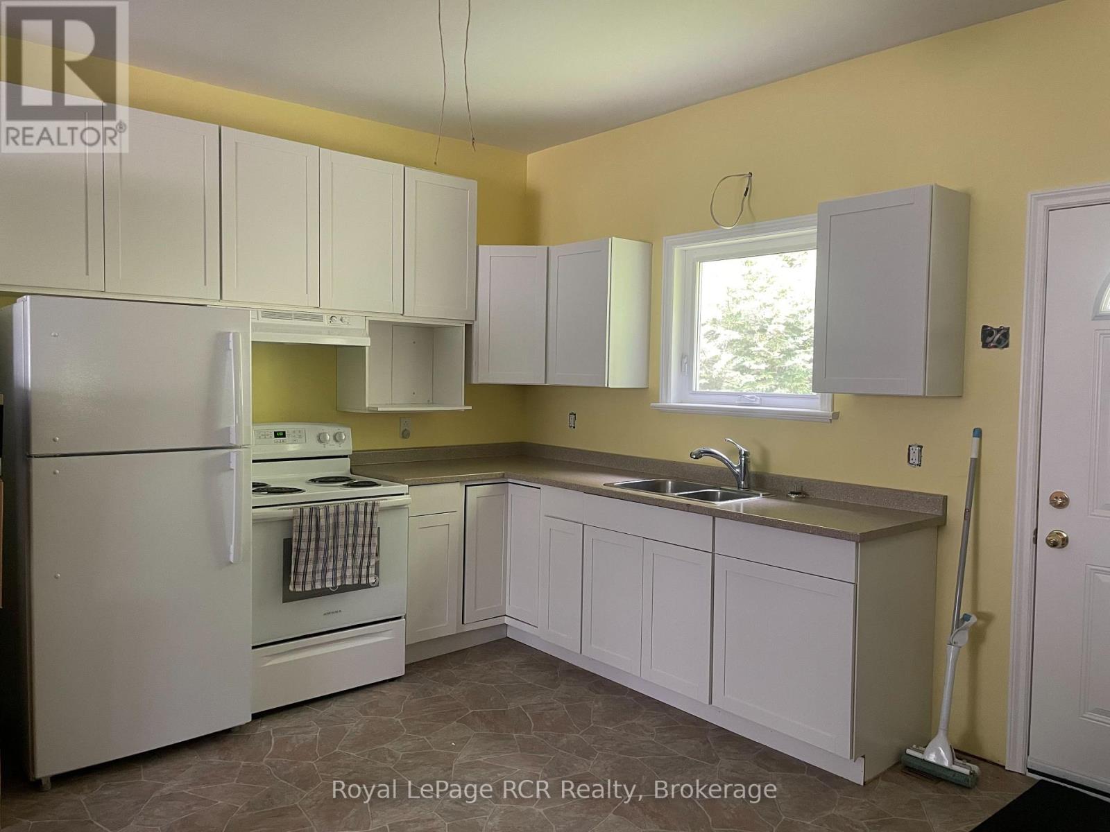 30 Sydenham Street, Grey Highlands, Ontario  N0C 1E0 - Photo 8 - X12205937