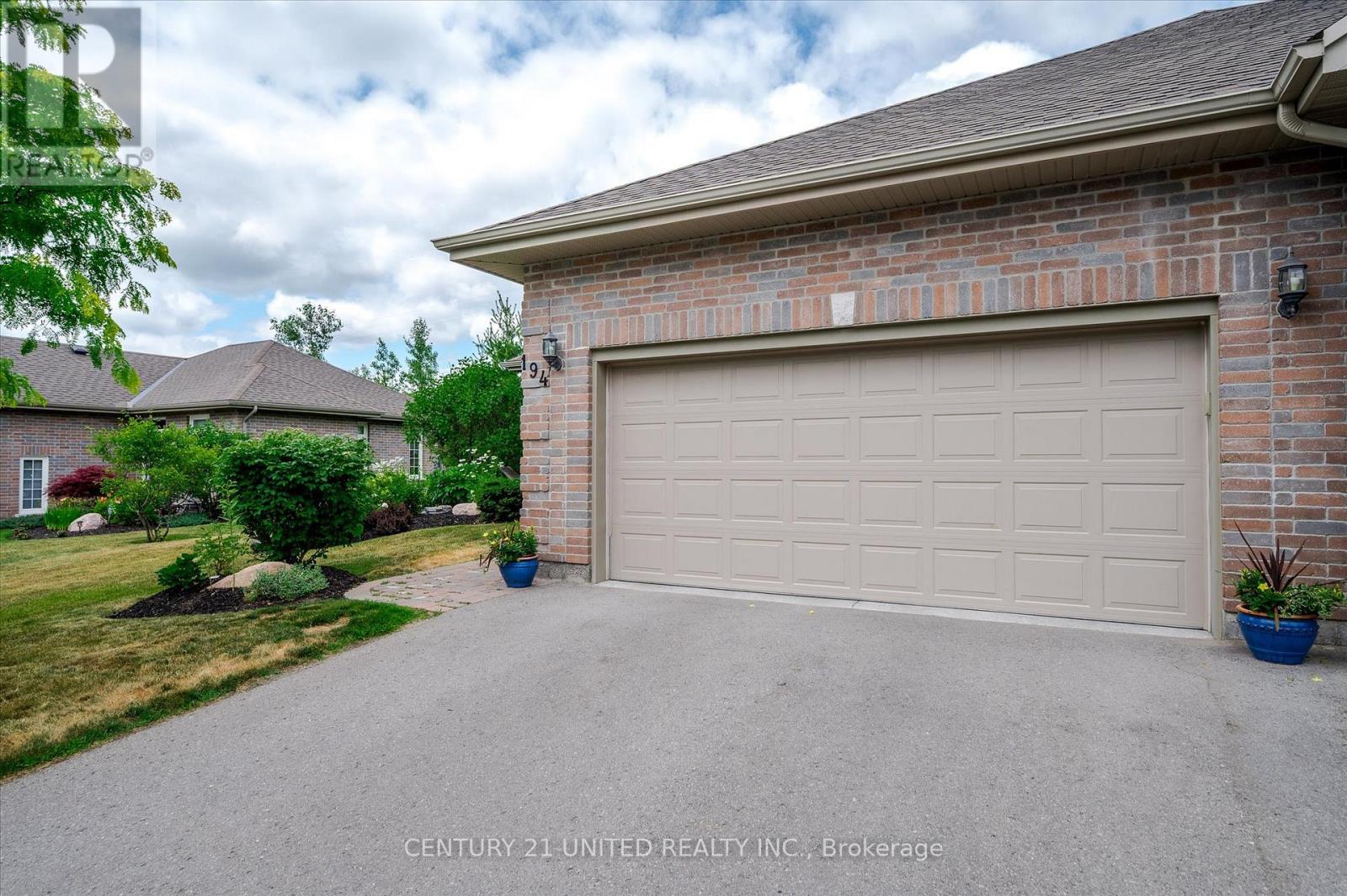 194 - 301 Carnegie Avenue, Peterborough, Ontario  K9L 0G1 - Photo 5 - X12424601