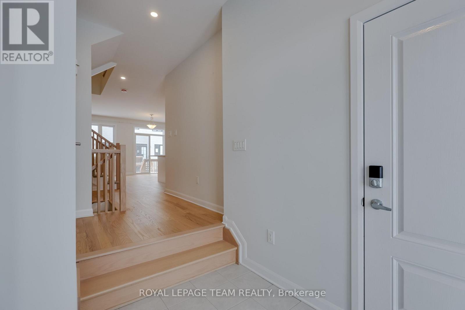 506 Ingenuity Row, Ottawa, Ontario  K2W 0M6 - Photo 4 - X12605366