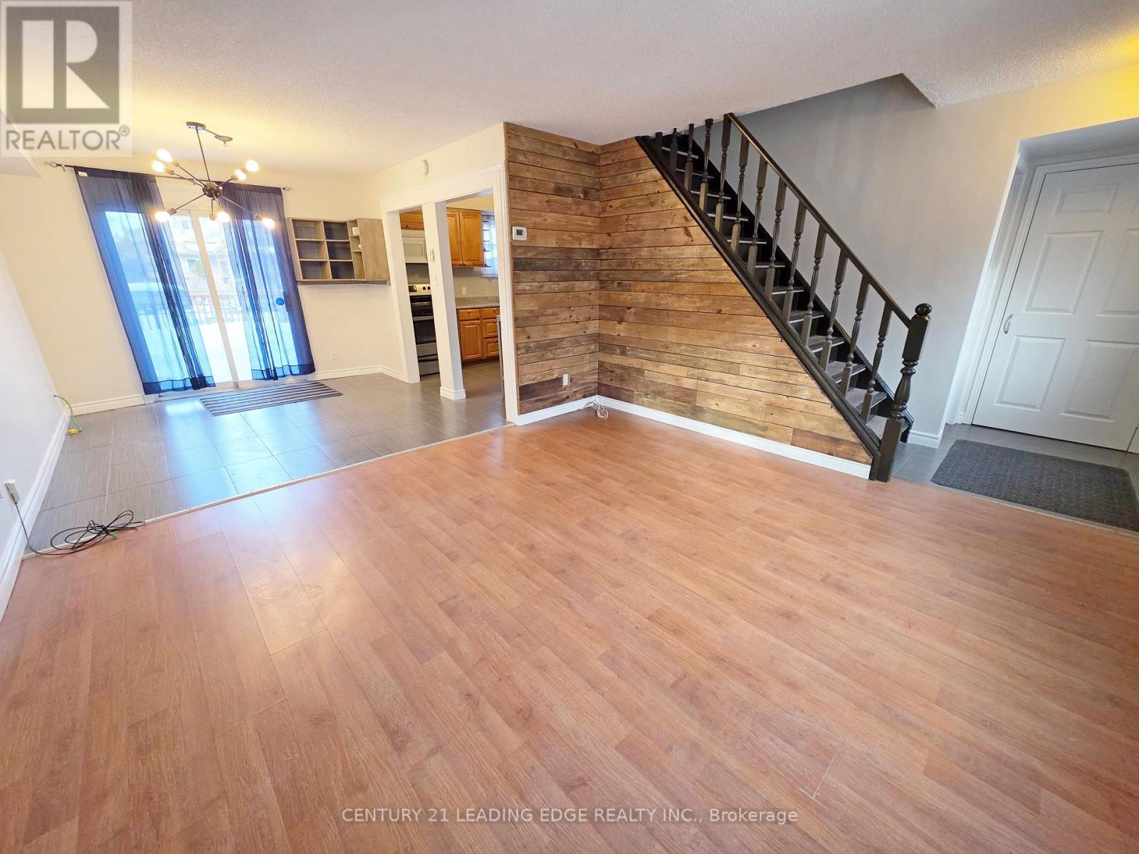 342 Pasadena Drive, Georgina, Ontario  L4P 2Z1 - Photo 4 - N12647712