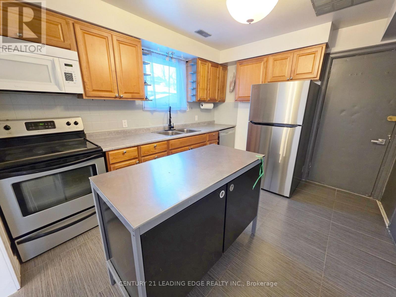 342 Pasadena Drive, Georgina, Ontario  L4P 2Z1 - Photo 5 - N12647712