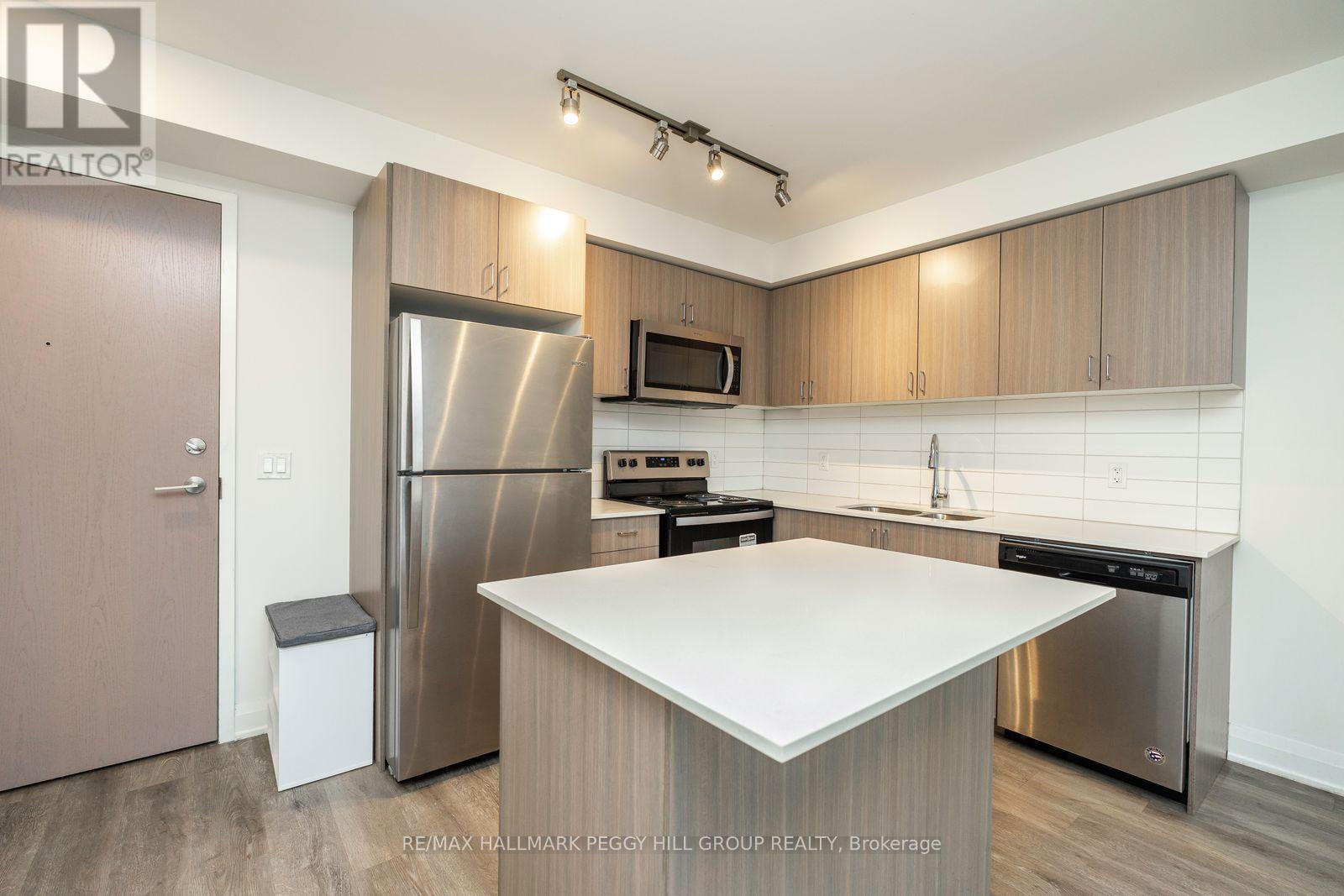 201 - 58 Lakeside Terrace, Barrie, Ontario  L4M 0L5 - Photo 2 - S12647686