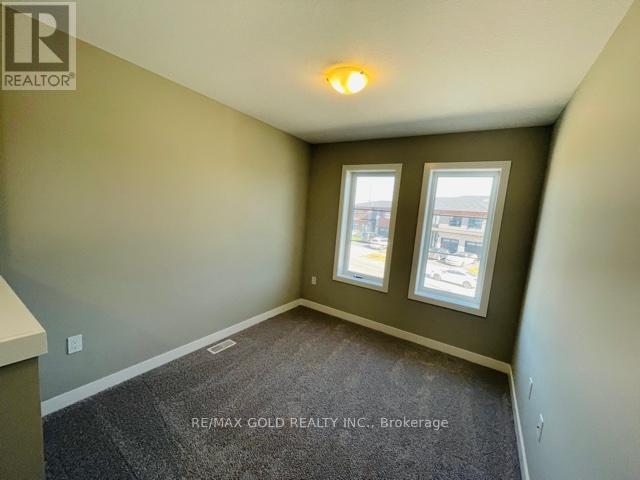 942 Robert Ferrie Drive, Kitchener, Ontario  N2R 1P2 - Photo 11 - X12647694