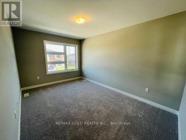 942 Robert Ferrie Drive, Kitchener, Ontario  N2R 1P2 - Photo 12 - X12647694