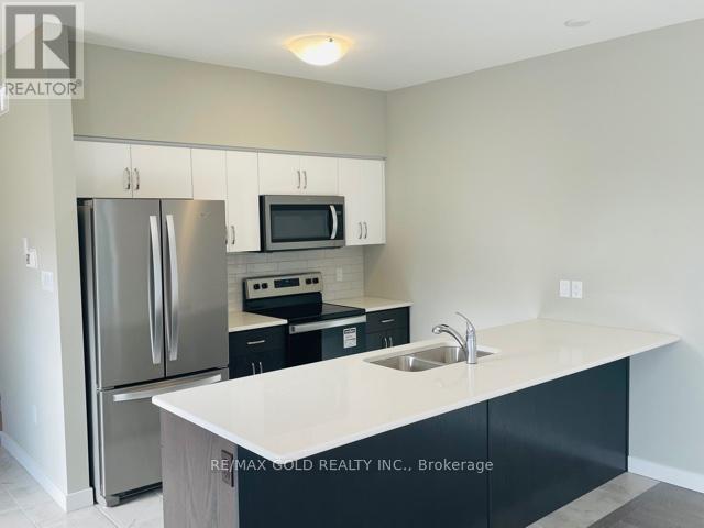 942 Robert Ferrie Drive, Kitchener, Ontario  N2R 1P2 - Photo 5 - X12647694