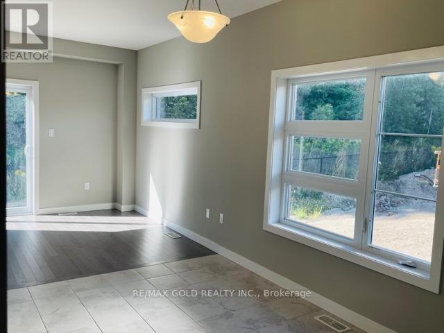 942 Robert Ferrie Drive, Kitchener, Ontario  N2R 1P2 - Photo 7 - X12647694