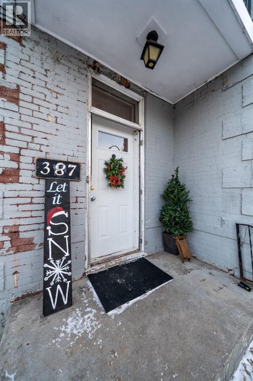 387 5 Street Se, Medicine Hat, Alberta  T1A 0M7 - Photo 3 - A2275873