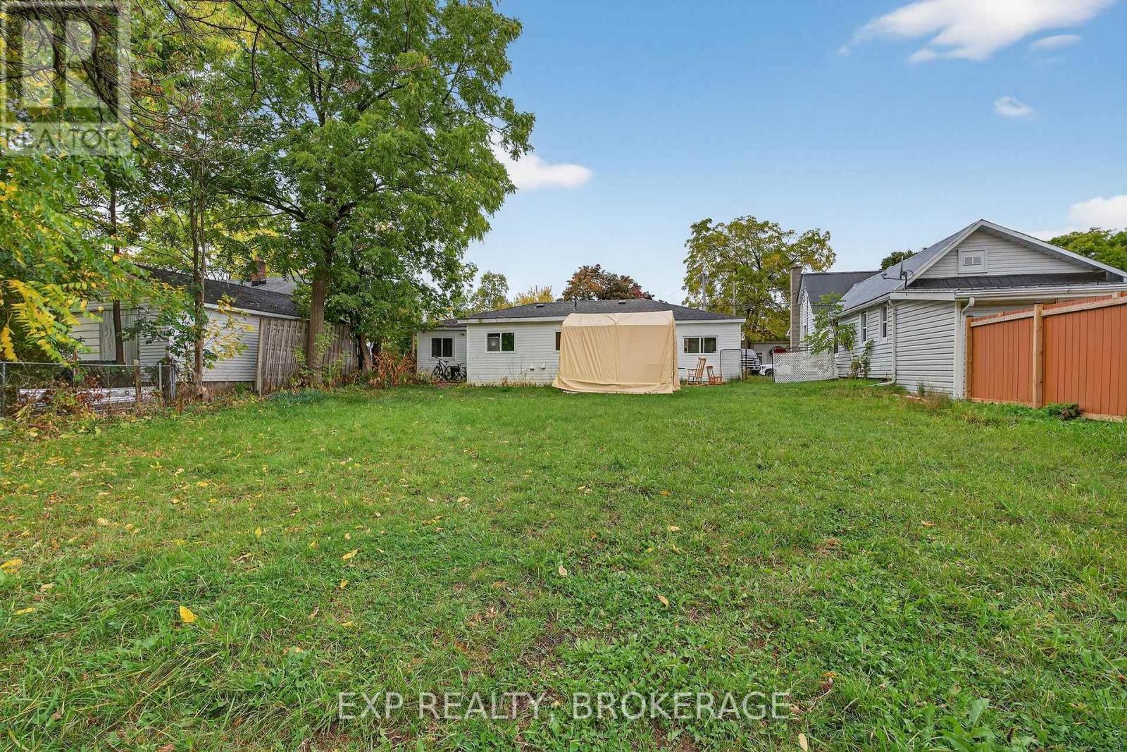 225-227 Victoria Avenue, Gananoque, Ontario  K7G 2S3 - Photo 19 - X12647752