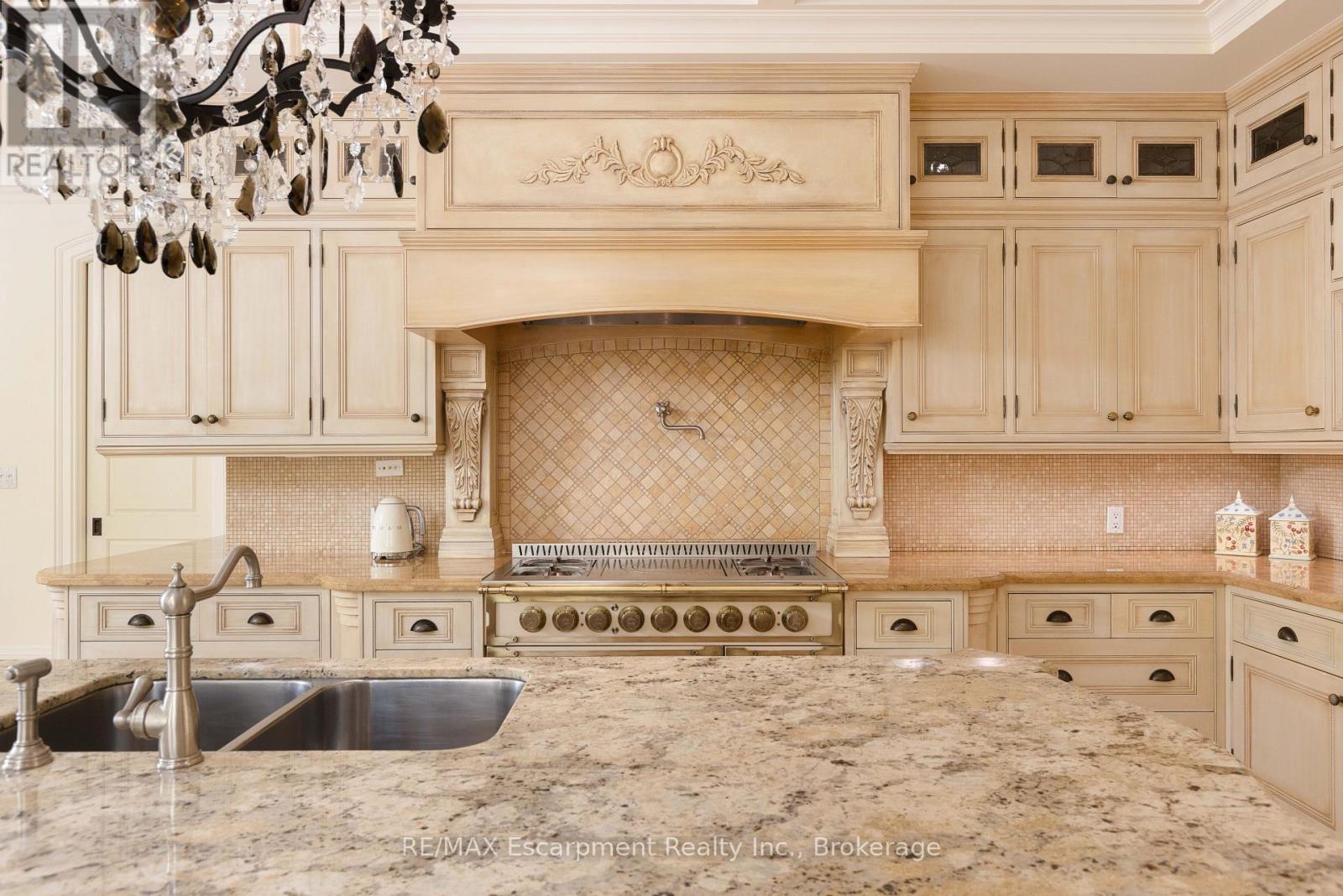 1081 Argyle Drive, Oakville, Ontario  L6J 1A9 - Photo 11 - W12524606