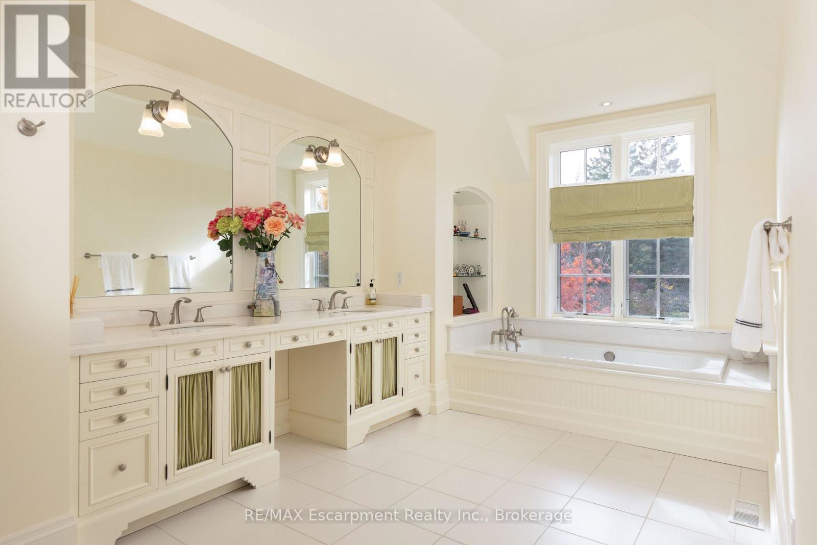 1081 Argyle Drive, Oakville, Ontario  L6J 1A9 - Photo 35 - W12524606