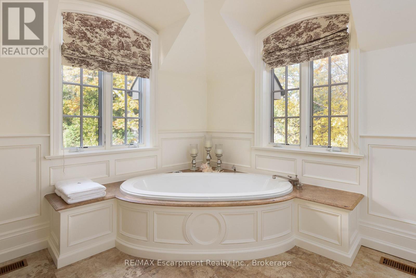 1081 Argyle Drive, Oakville, Ontario  L6J 1A9 - Photo 32 - W12524606