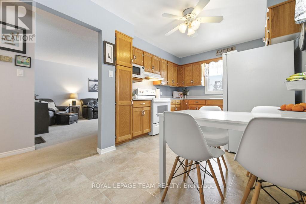 13 Archibald Street, Whitewater Region, Ontario  K0J 1K0 - Photo 12 - X12647772