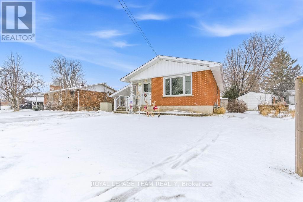 13 Archibald Street, Whitewater Region, Ontario  K0J 1K0 - Photo 2 - X12647772