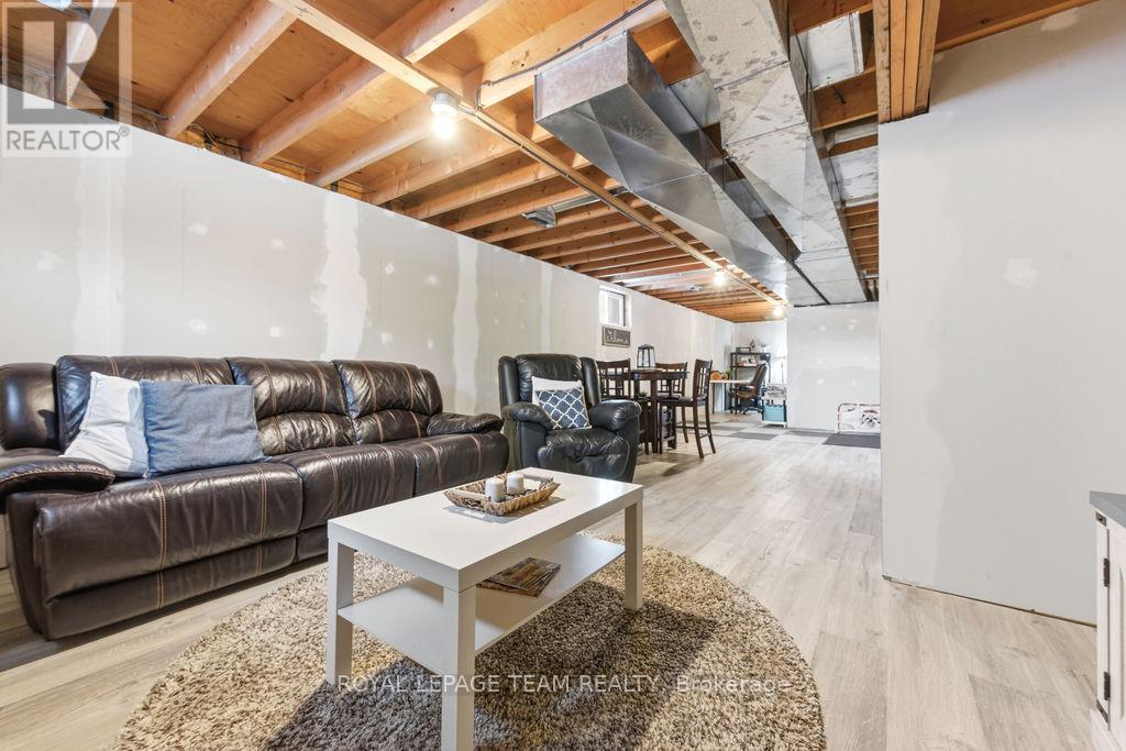 13 Archibald Street, Whitewater Region, Ontario  K0J 1K0 - Photo 32 - X12647772