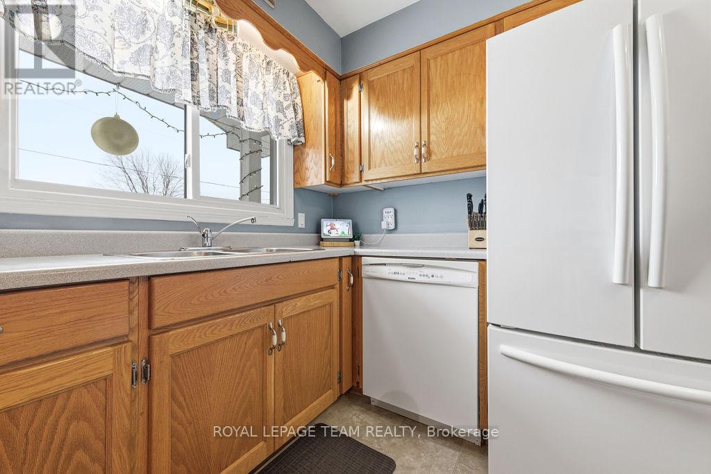 13 Archibald Street, Whitewater Region, Ontario  K0J 1K0 - Photo 9 - X12647772