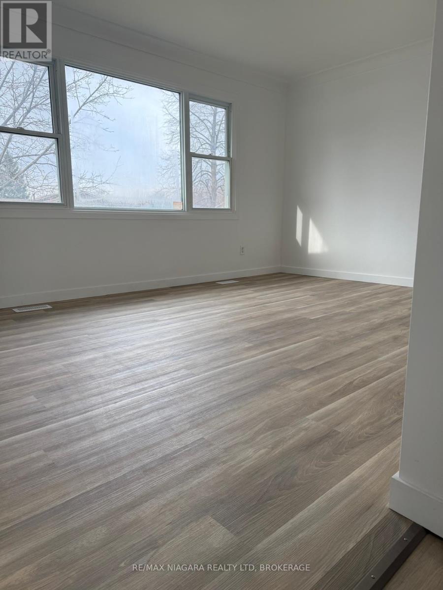 8006 Paddock Trail Drive, Niagara Falls (Ascot), Ontario  L2H 1X2 - Photo 8 - X12647740