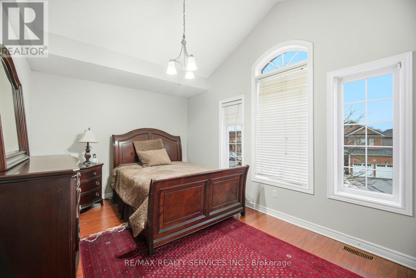 31 Seahorse Avenue, Brampton, Ontario  L6V 4N7 - Photo 26 - W12642576