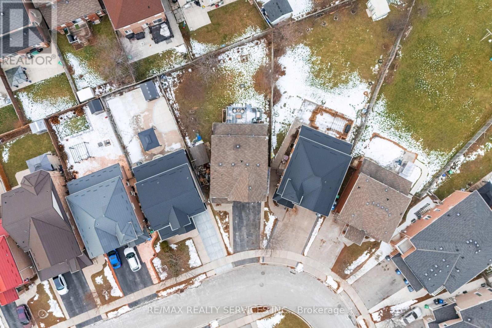 31 Seahorse Avenue, Brampton, Ontario  L6V 4N7 - Photo 4 - W12642576