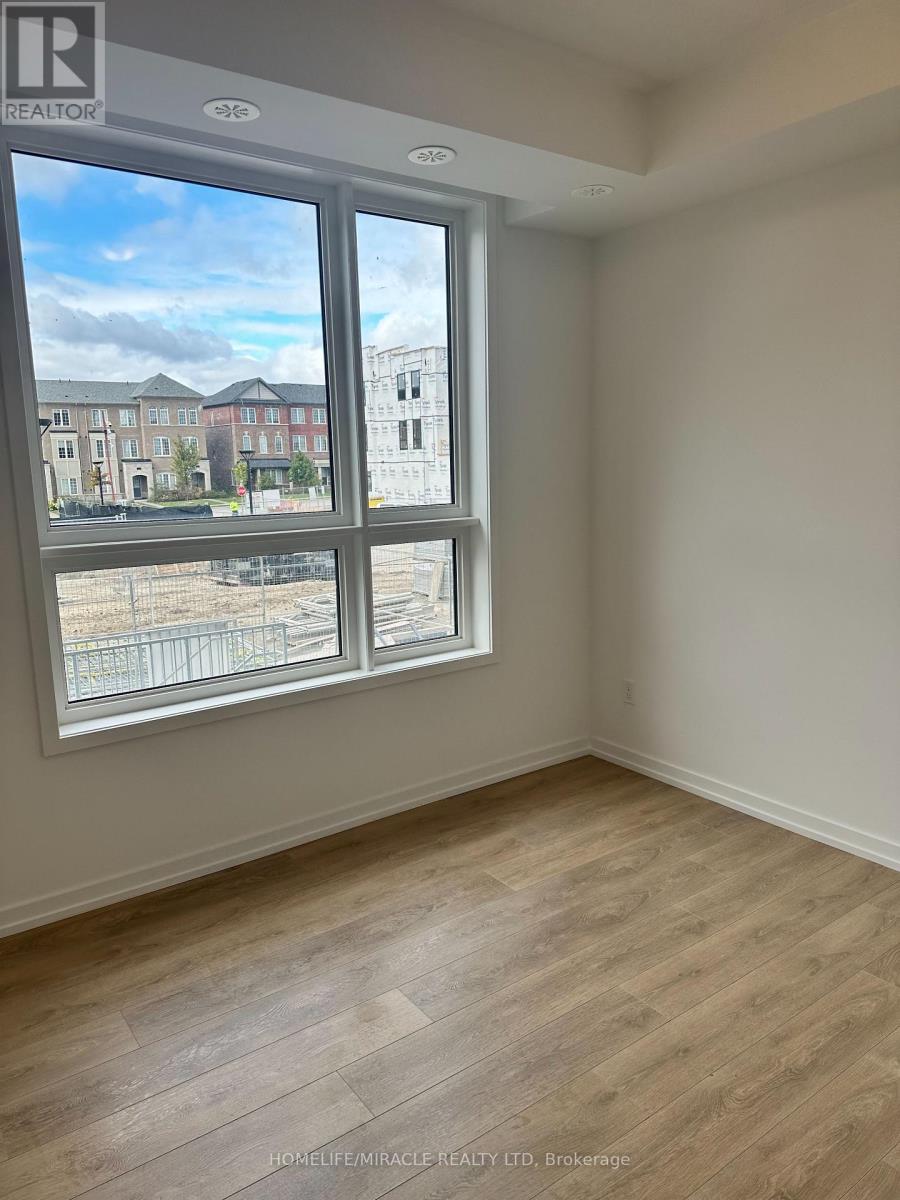 13 - 26 Lytham Green Circle, Newmarket, Ontario  L3Y 0H5 - Photo 4 - N12647736