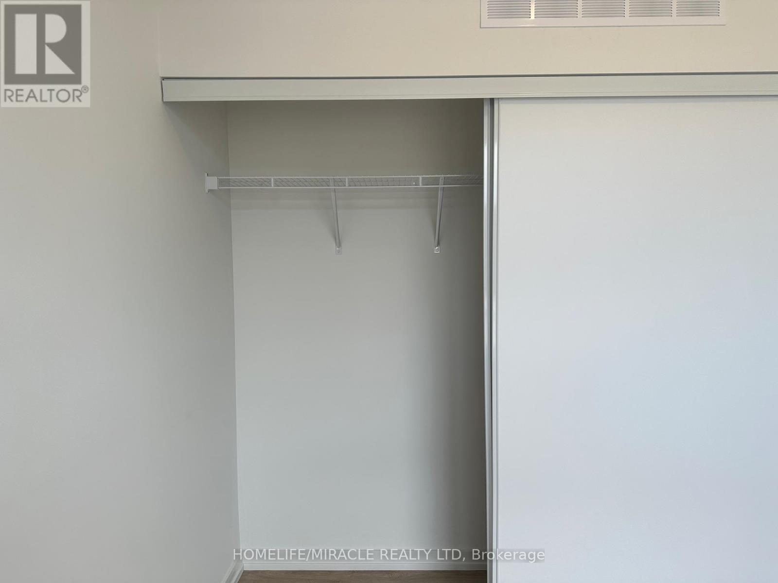 13 - 26 Lytham Green Circle, Newmarket, Ontario  L3Y 0H5 - Photo 5 - N12647736