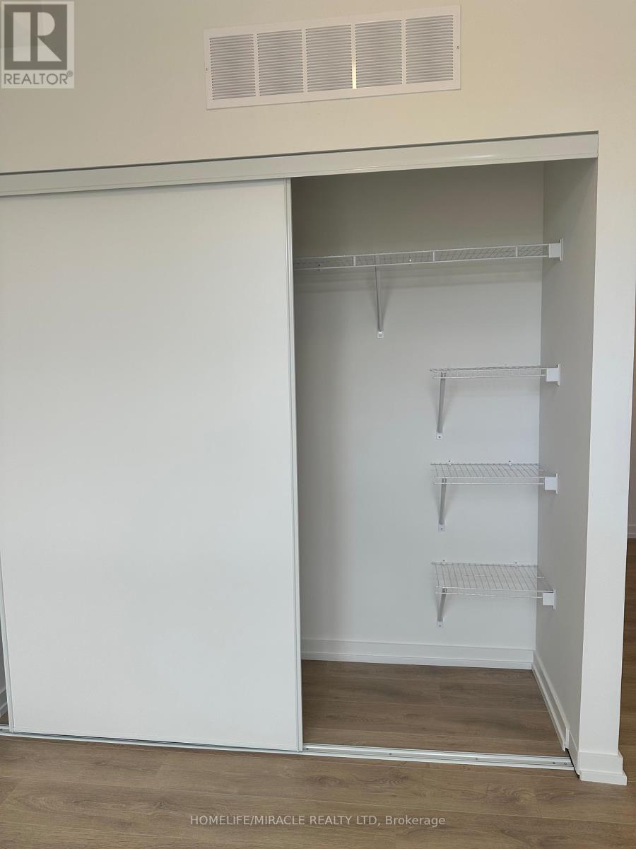 13 - 26 Lytham Green Circle, Newmarket, Ontario  L3Y 0H5 - Photo 6 - N12647736