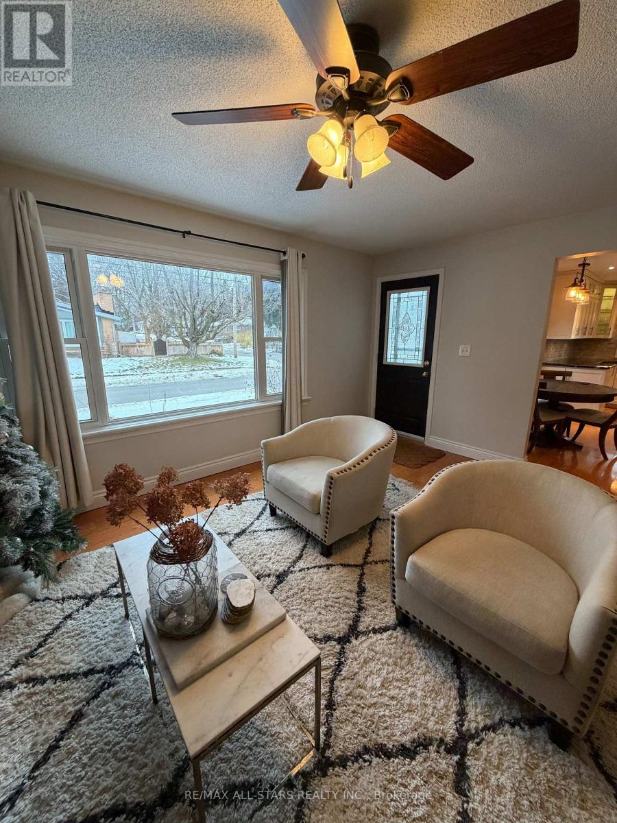 68 Montreal Street, Whitchurch-Stouffville (Stouffville), Ontario  L4A 7W1 - Photo 4 - N12647812