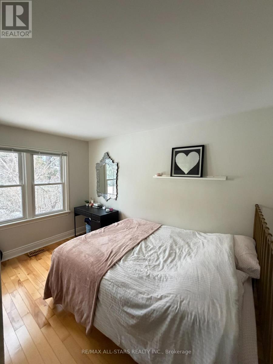 68 Montreal Street, Whitchurch-Stouffville (Stouffville), Ontario  L4A 7W1 - Photo 5 - N12647812