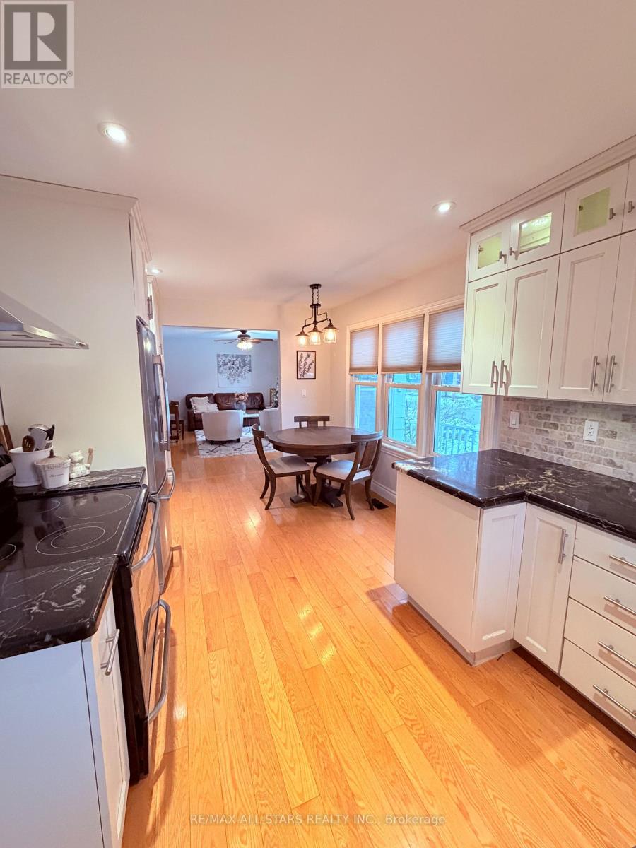 68 Montreal Street, Whitchurch-Stouffville (Stouffville), Ontario  L4A 7W1 - Photo 7 - N12647812