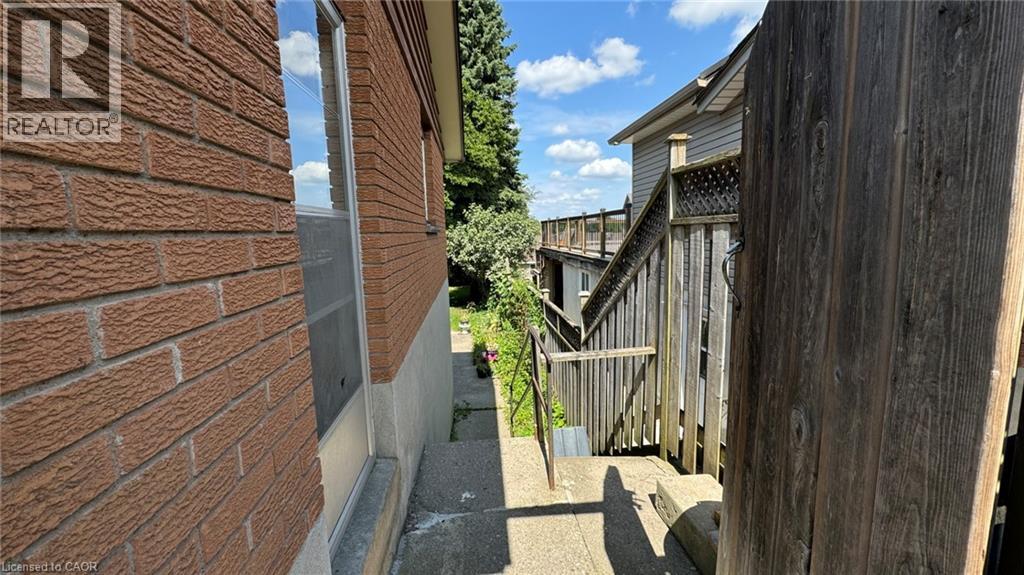 408 Erb Street W Unit# 2, Waterloo, Ontario  N2L 1W8 - Photo 2 - 40794901