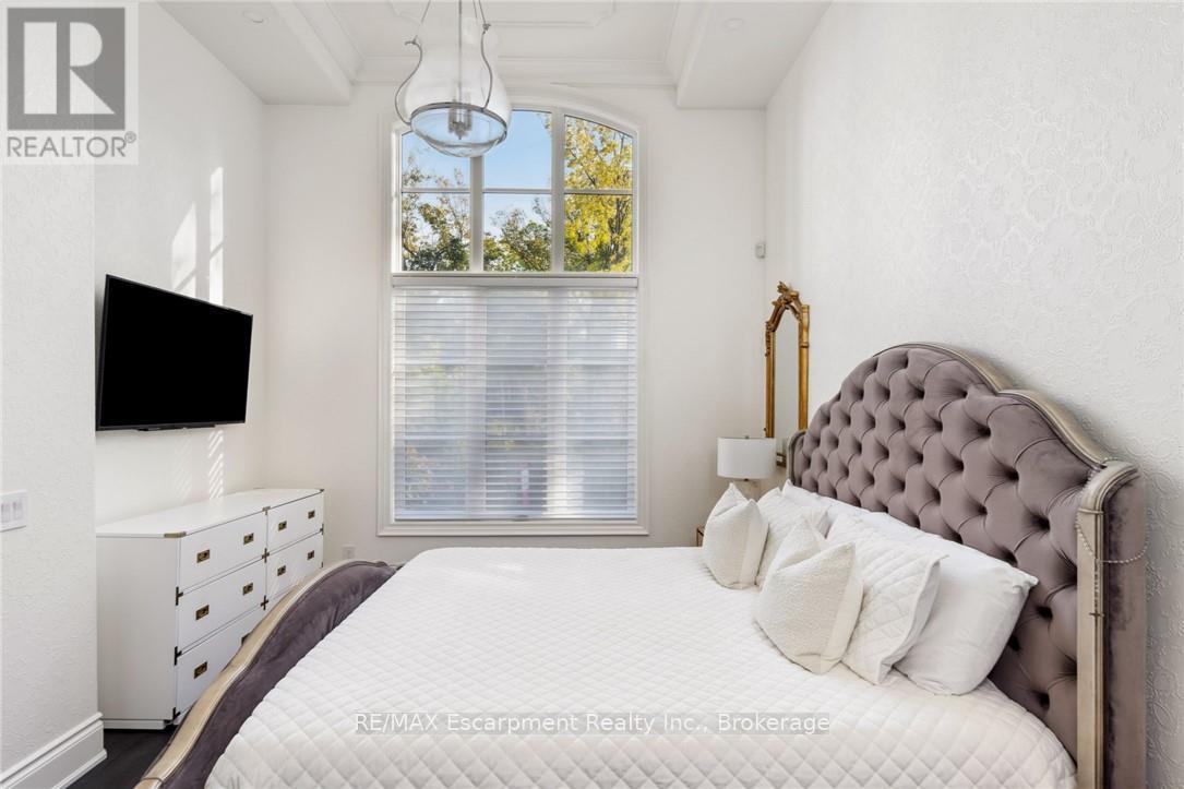 25 Arbourvale Common Road, St. Catharines, Ontario  L2T 3B7 - Photo 21 - X12526112