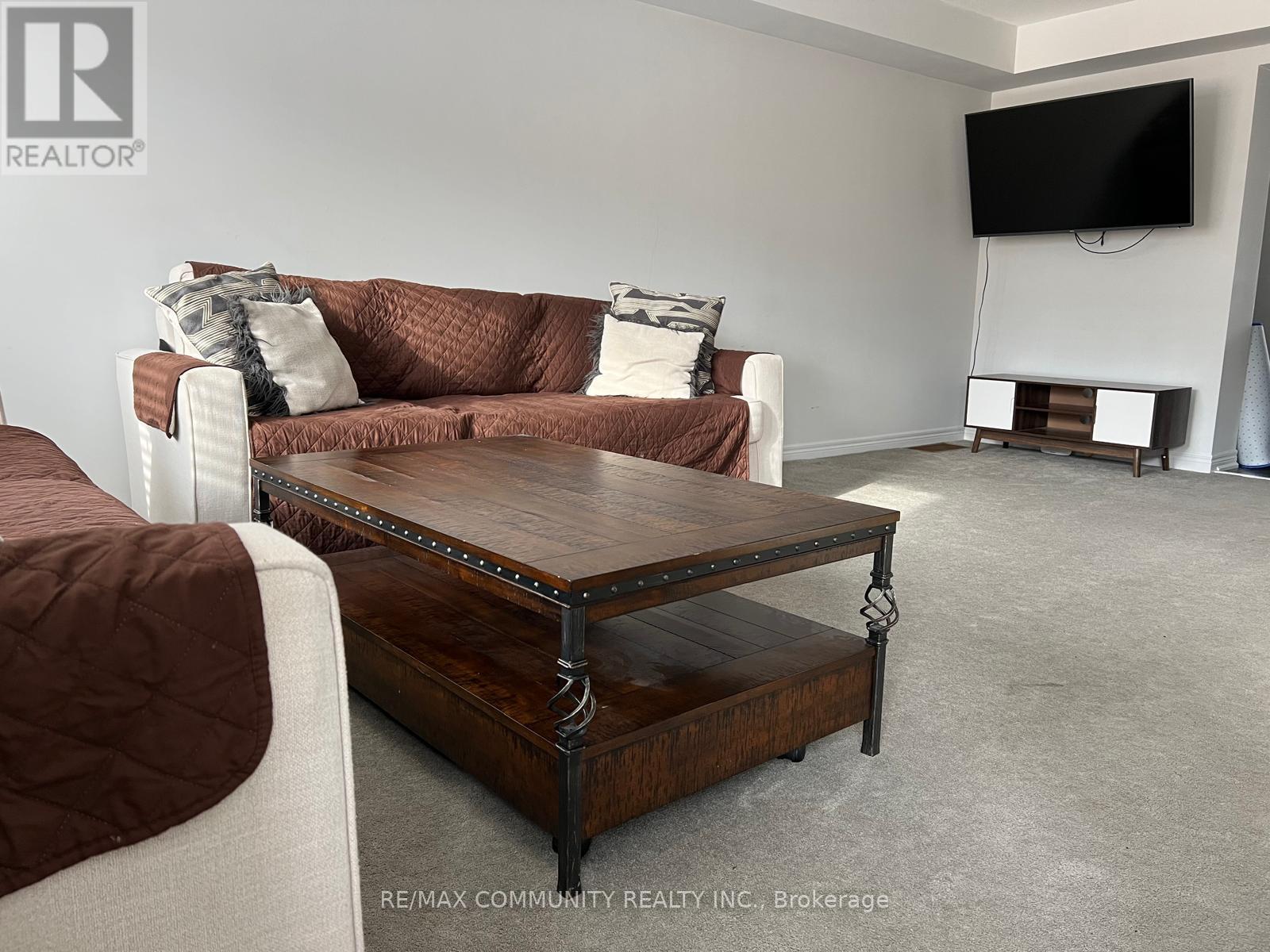 604 Julia Drive, Welland, Ontario  L3C 0G8 - Photo 5 - X12647798