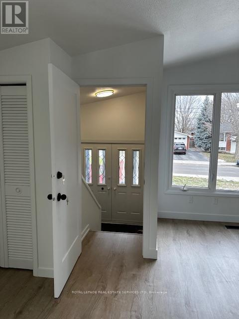 35 Karen Crescent, Hamilton, Ontario  L9C 5M5 - Photo 2 - X12647808